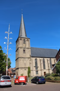 USD Ape vor der evangelischen Kirche in Brünen – unterwegs für Bürgernähe und politische Teilhabe bei der Kommunalwahl 2025