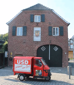 USD-Ape vor dem Heimathaus in Dingden – Kommunalwahl 2025 der USD Hamminkeln